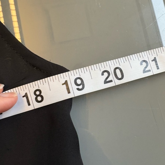 Anthropologie Deletta Black Sleeveless drape feminine vneck Relaxed Blouse small - Picture 6 of 7